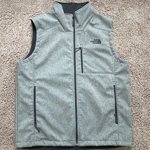 North Face. Windwall Vest. Size Large. Light grey.